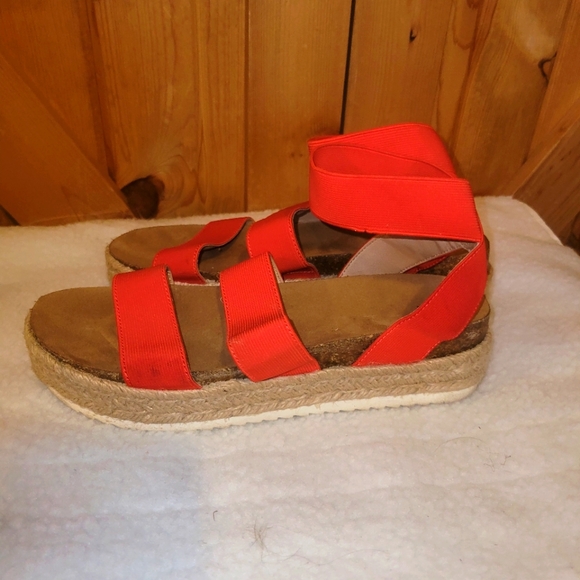 Time and Tru Women's Flat Form Sandals, Red , Size 8 - Picture 1 of 10